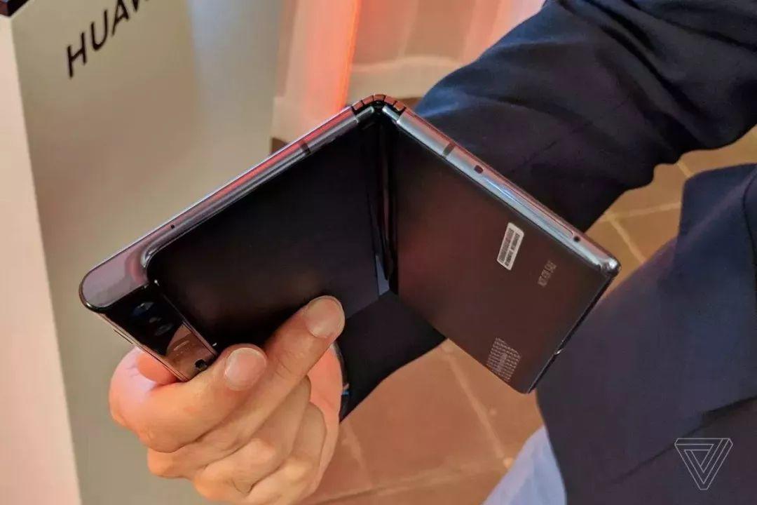 crazy? a foldable huawei phone in 17,500rmb just released!