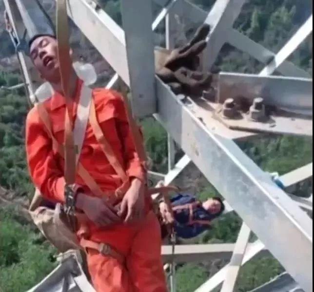 why these chinese workers take nap 50 meters above the ground?