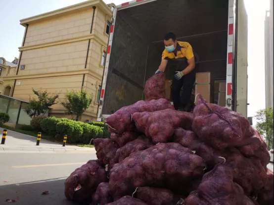cry me a river! women sends a tonne of onions to cheated ex