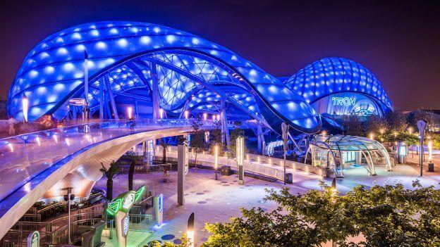 unfair clause? shanghai disneyland sued for food policy!