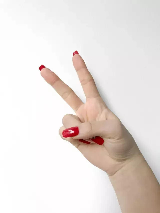 a complete guide to chinese number hand gestures! keep it!