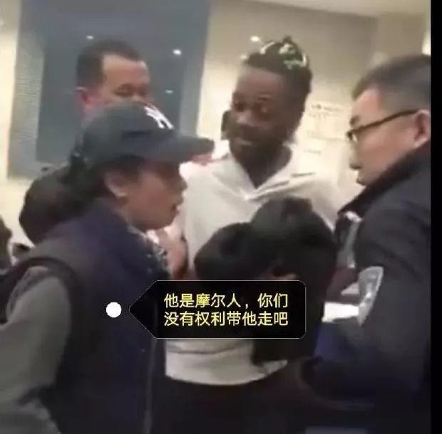 foreigner arrested for shoplifting & angered chinese netizens!
